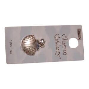 Charm Gallery Silver Seashell Pendant